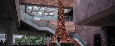 مجسمه‌ «ستون شرم»، یادبود قربانیان قیام میدان تیانانمن، از دانشگاه هنگ کنگ برچیده شد