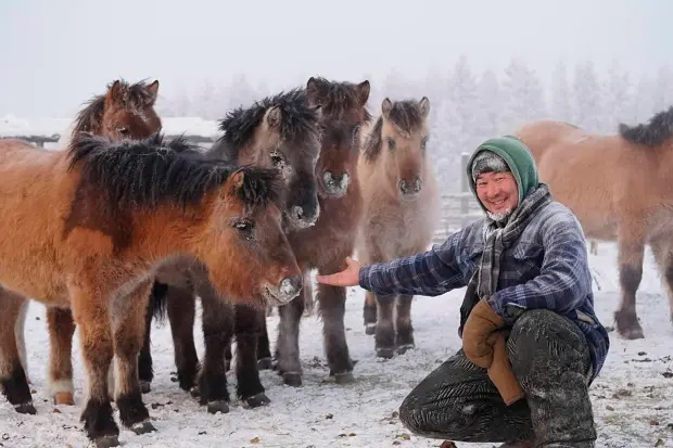 دمای هوا در روستای بسیار دوردست اویمیاکون (Oymyakon) در منطقه یاکوتیا در سیبری روسیه به 60 درجه زیر صفر رسیده است