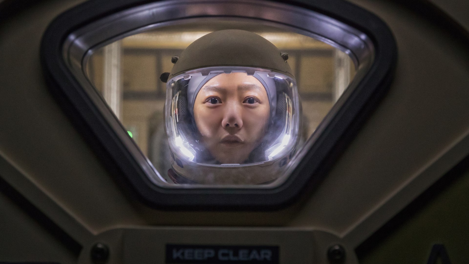 نتفلیکس اولین تریلر از سریال تریلر رازآلود و علمی تخیلی جدید خود به نام The Silent Sea را منتشر کرده که یکی دیگر از سریال های کره ای