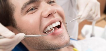 ۱۲ ماده غذایی که به تمیز و سالم ماندن دندان ها کمک خواهد کرد