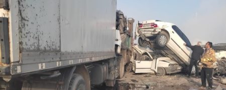 تصاویر تصادف زنجیره ای بیش از ۵۰ خودرو در محور بهبهان-رامهرمز + ویدیو