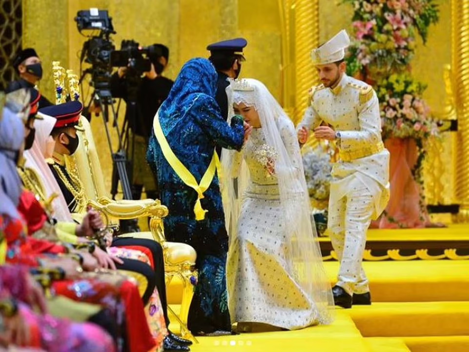 دختر سلطان برونئی در یک جشن یک هفته ای مجلل که روز گذشته به اوج خود رسید، در قصر باشکوه پادشاهی این کشور پادشاهی ازدواج کرد.