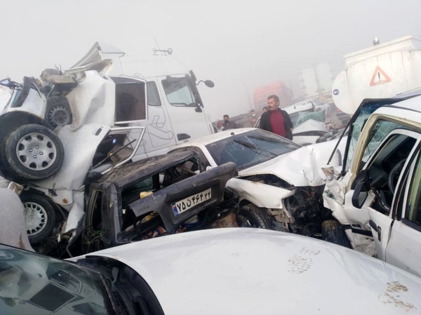 تصادف زنجیره ای بیش از 50 خودرو در جاده بهبهان-رامهرمز روبروی روستای دودانگه در استان خوزستان به کشته شدن دستکم 4 نفر