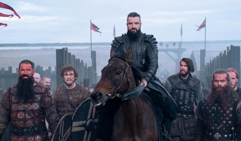 در تیزر جدیدی که نتفلیکس از فصل اول سریال Vikings: Valhalla منتشر کرده، مردان شمال اروپا به انگلستان حمله می کنند.