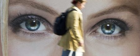 چرا گاهی حس می کنیم تحت نظر هستیم؟