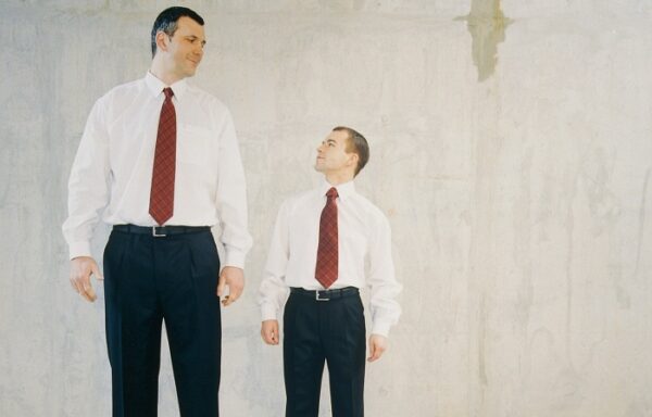 شاید شما نیز از خودتان پرسیده باید که چرا قد شما از بقیه اعضای خانواده کوتاه تر است؟ چرا افزاد قدشان کوتاه می ماند؟