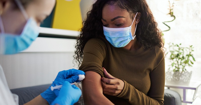 آیا واکسن کرونا باعث عقب افتادن عادت ماهانه زنان می شود؟واکسن های کرونا از قرار معلوم زمان پریود شدن زنان را اندکی تغییر می دهند