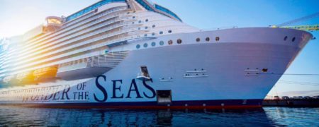 بزرگ ترین کشتی تفریحی جهان با ۳۶۲ متر طول اولین سفر دریایی اش را آغاز می کند