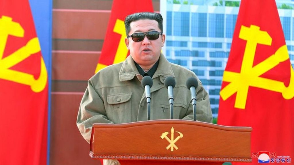 رهبر کره شمالی باغبان هایش را به خاطر شکوفه نزدن گل‌ها به اردوگاه کار اجباری فرستاد
