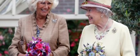 ملکه الیزابت نام ملکه جدید بریتانیا را اعلام کرد