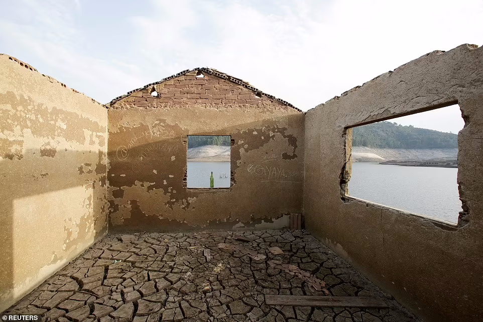روستای متروکه ای در اسپانیا که به دلیل خشکسالی جاذبه گردشگری شده است