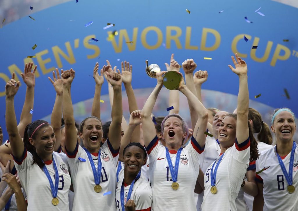 دستمزد بازیکنان تیم ملی فوتبال زنان و مردان آمریکا برابر شد