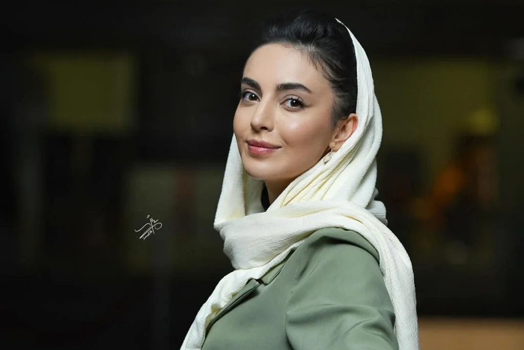 بیوگرافی مهشید جوادی؛ از شهرت با «بچه مهندس» تا بازی در نقش «فریبا» در «شغال»