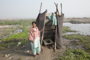 چرا اکثر مردم هند در خانه های خود دستشویی ندارند؟