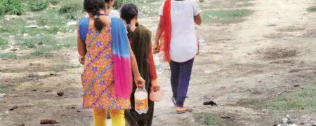 چرا نیمی از مردم هند در خانه‌های خود توالت ندارند؟