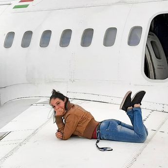 ازدواج یک زن با هواپیما
