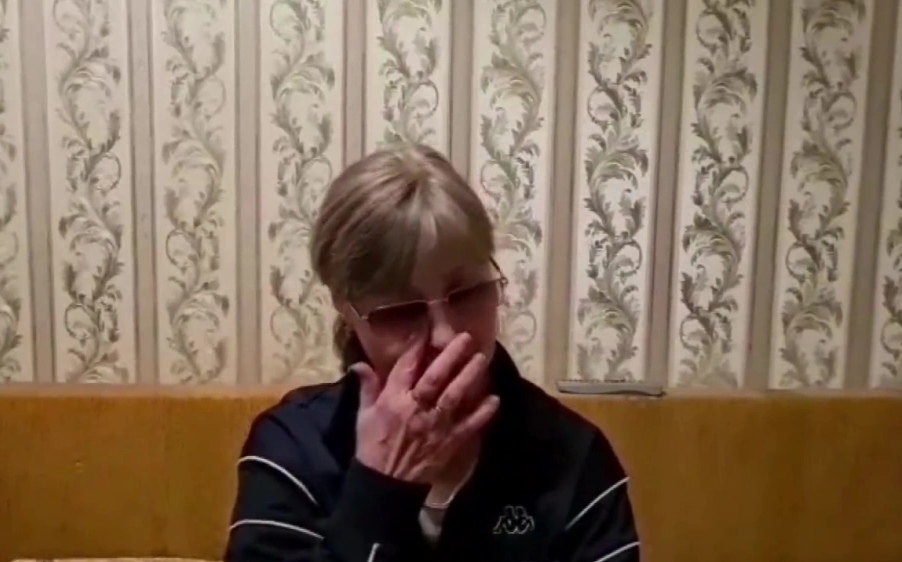 عذرخواهی مادر اوکراینی بعد از دستگیری پسرش که خلبان روسیه است + ویدیو