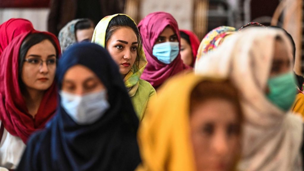 قوانین جدید طالبان برای زنان افغان: از ممنوعیت پرواز بدون محارم مرد تا جیره بندی پارک رفتن