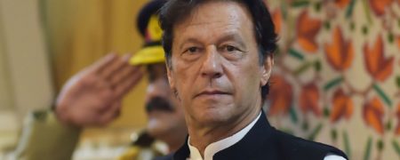 چرا عمران خان از مقام نخست وزیری پاکستان برکنار شد؟