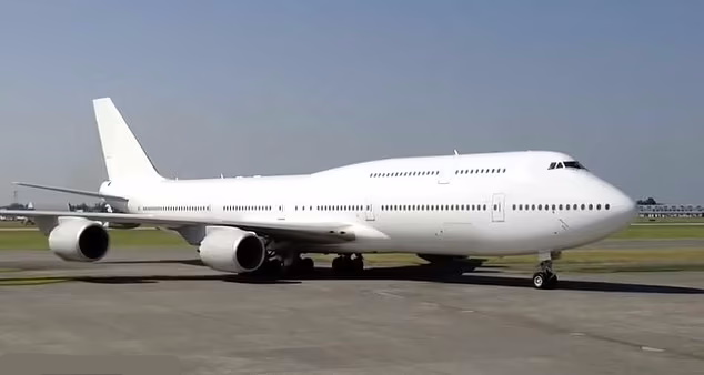 هواپیمای بوئینگ 747 ولیعهد سابق عربستان پس از دهه فروپاشی سقوط کرد