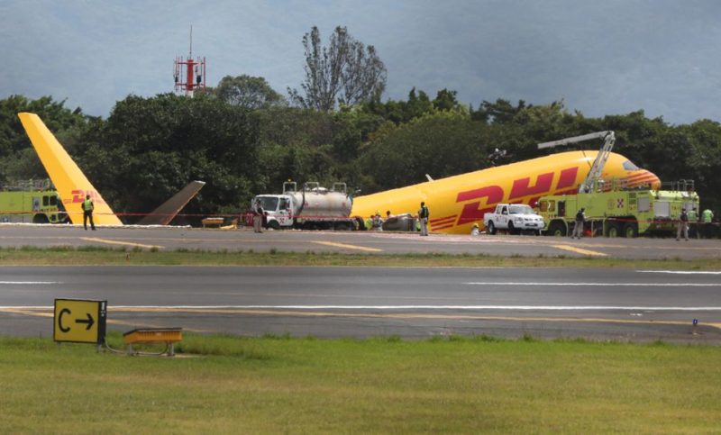 دو نیم شدن هواپیمای بوئینگ کاستاریکا در هنگام فرود + فیلم