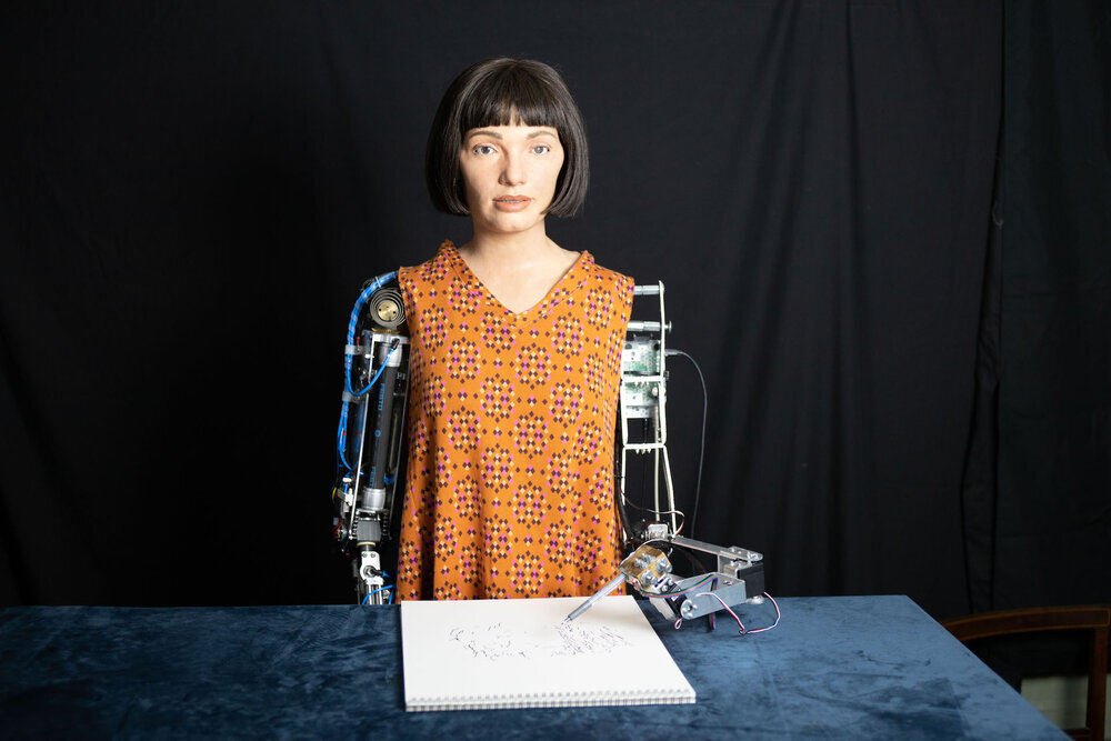 آیدا؛ اولین رباتی که مثل انسان نقاشی می‌کشد