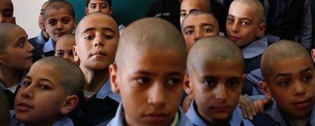 اقدام عجیب معلم لرستانی برای دلجویی از دانش آموزان + ویدیو