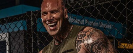 ترسناک تر از همیشه؛ مارتین فورد بدن عضلانی اش را به رخ حریفان کشید + ویدیو