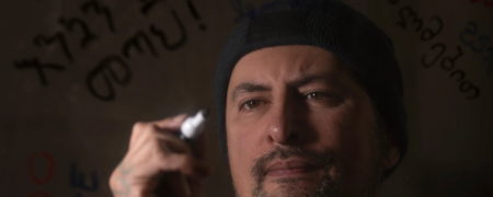 با مرد قالی شویی که به ۲۴ زبان حرف می‌زند آشنا شوید + ویدیو