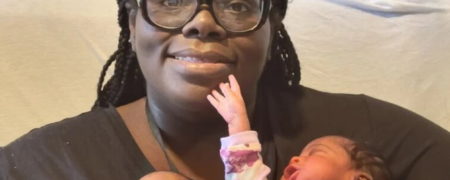 مادری که سومین دوقلوی خود را بدون مصرف داروهای باروری به دنیا آورده است