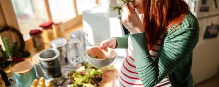 توصیه یک متخصص باروری: زنان گیاهخوار برای باردار شدن باید گوشت بخورند