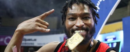 رقص ایرانی بازیکن آمریکایی تیم بستکبال گرگان پس از قهرمانی + ویدئو