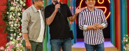 شوخی جالب بیژن بنفشه خواه با سن عمو پورنگ در برنامه خندوانه + ویدیو