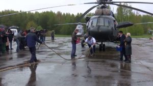هالک روسی با کشیدن همزمان سه هلیکوپتر رکورد جهان را شکست