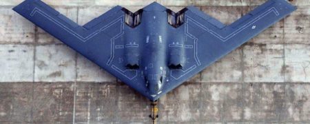 بمب افکن پنهانکار B-21 Raider اولین پرواز رسمی خود را در سال ۲۰۲۳ انجام خواهد داد