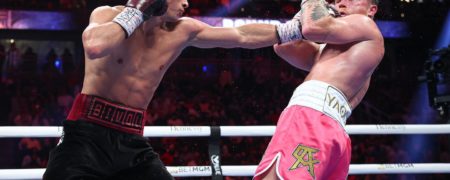 کانلو آلوارز دومین شکست دوران حرفه ایش را مقابل بوکسور روس متحمل شد + ویدیو