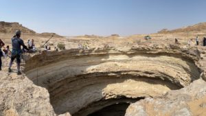 ورود اولین انسان ها در تاریخ به چاه جهنم در یمن
