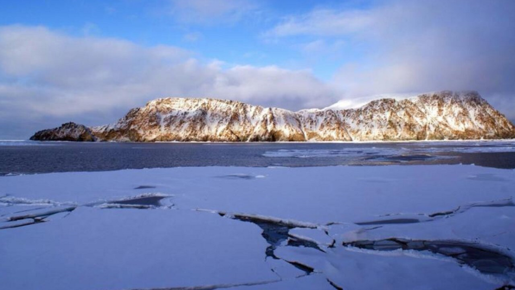 جزیره‌ اسرارآمیز روسیه که از گوگل مپ پاک شده؛ آیا اینجا یک پایگاه نظامی مخفی است؟