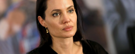 ورود دراماتیک آنجلینا جولی به اوکراین و پسربچه ای که متوجه حضور او نمی شود + ویدیو