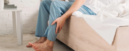 علائم بیماری پارکینسون در پاها و انگشتان پا؛ از تورم تا انگشتان به هم فشرده