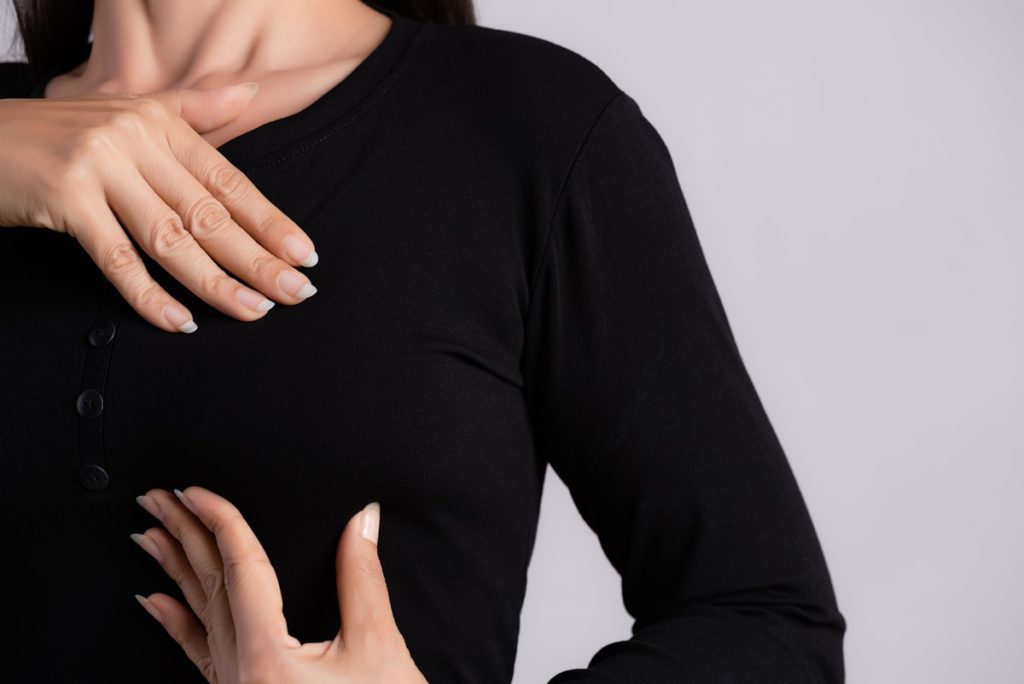 ۸ علت درد نوک سینه زنان و راهکارهایی برای درمان آن