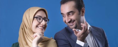 واکنش نیما کرمی ، مجری تلویزیون، به بغل کردن همسرش در برنامه زنده تلویزیونی + ویدئو