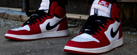 چطور بوت چرم نایک و بافت یقه اسکی مردانه را با یکدیگر ست کنیم