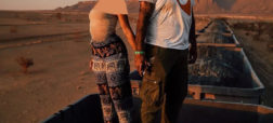 گرفتن عکس‌های ماه عسل روی خطرناک‌ترین قطار جهان توسط زوج اینفلوئنسر در موریتانی