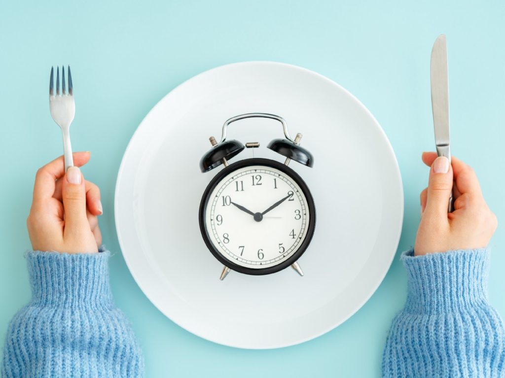 چرا زمان دقیق صبحانه خوردن از رژیم های غذایی مد روز هم مهم تر است؟