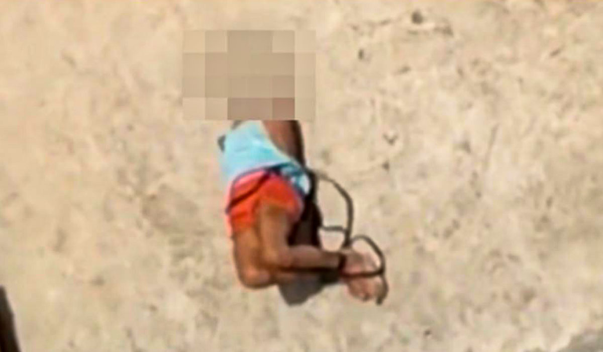 مادر هندی دختر 5 ساله اش را در گرما رها کرد تا تنبیه شود!