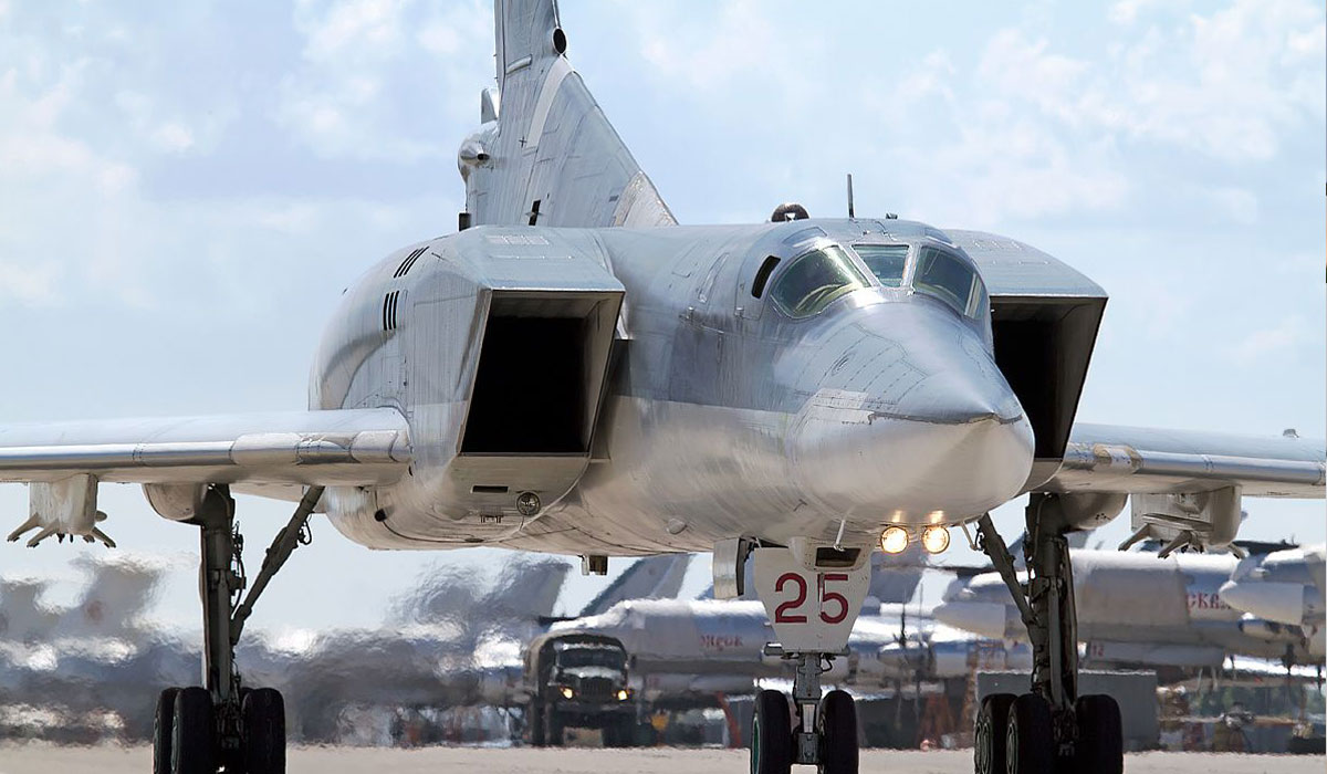 بمب افکن Tu-22M3 روسیه هواپیما قاره پیما با قابلیت حمل کلاهک های اتمی!
