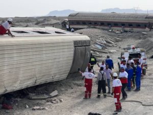 جزییات حادثه و تلفات خروج قطار از ریل در طبس + تصاویر