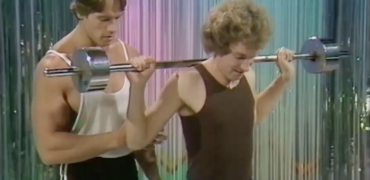 تصویر قدیمی از آرنولد شوارتزنگر در نقش مربی بدنسازی در دهه ۱۹۷۰ + ویدیو