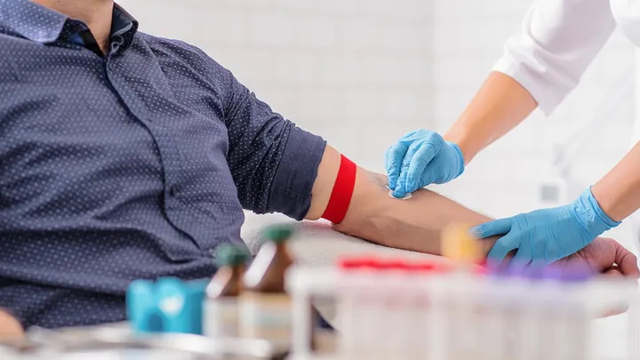 مرد انگلیسی پس از امتناع از پاسخ به سوالی درباره باردار بودن از اهدای خون منع شد